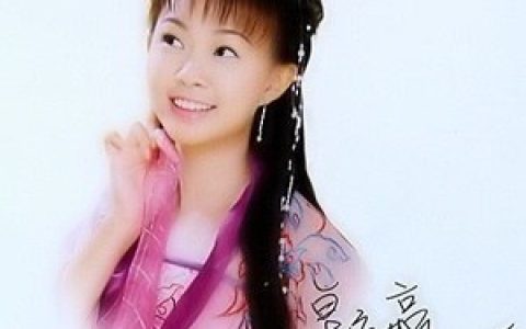 卓依婷歌曲:小城故事歌词
