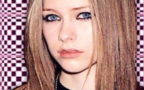 Avril Lavigne歌曲:Kiss Me歌词