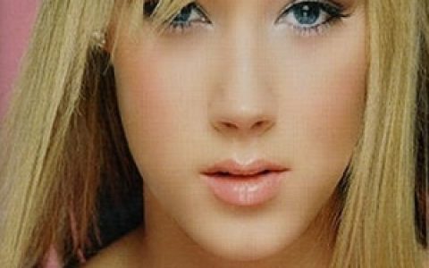 Natasha Thomas歌曲:I m Just A Little Bit Shy歌词