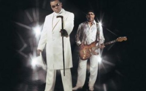Isley Brothers歌曲:Body Kiss ft. Lil Kim歌词