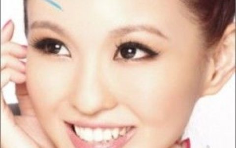 龚柯允歌曲:In Love Again歌词