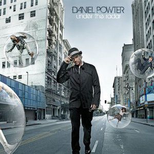 Daniel Powter歌曲:Whole World Around歌词