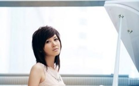 岳夏歌曲:其实不快乐歌词