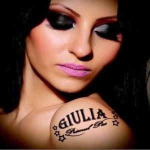Giulia歌曲:Ce Frumoasa E Iubirea歌词