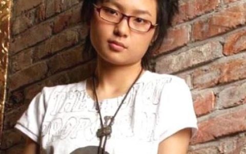 四月与盒子歌曲:小事情钢琴版歌词