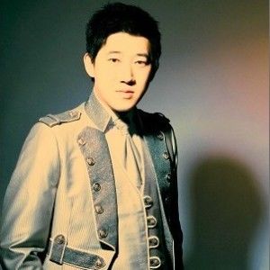 铁头歌曲:萤火虫在飞舞歌词