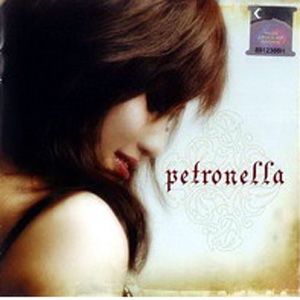 Petronella歌曲:Melukai 伤害歌词