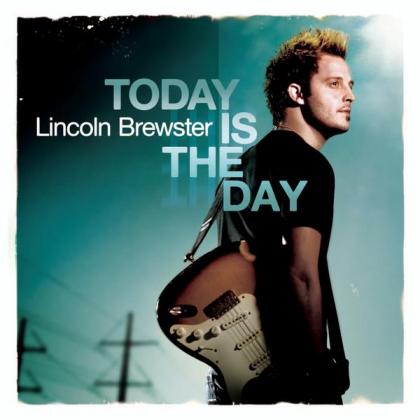 Lincoln Brewster歌曲:give him praise (featuring israel houghton)歌词