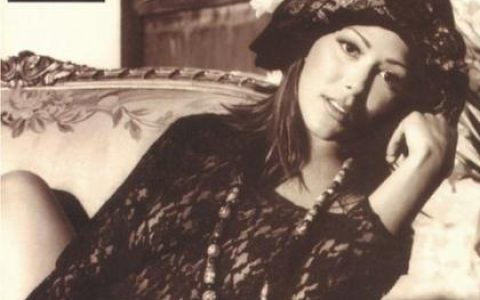 Gisselle(吉赛儿)歌曲:Tu No Vales La Pena歌词