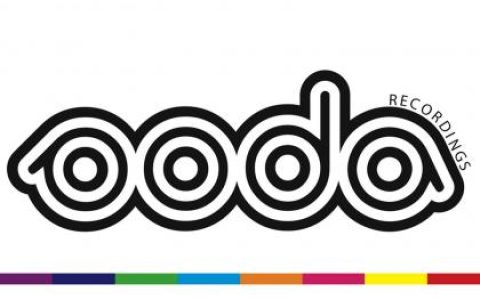 Younha歌曲:미워하다 (Instrumental)歌词