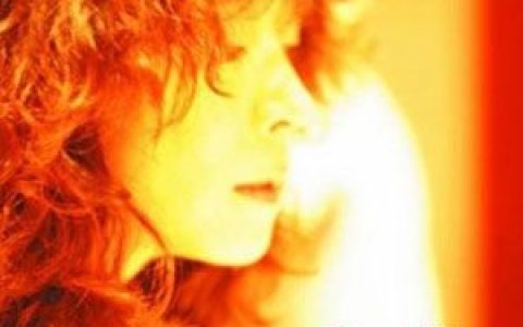 中森明菜歌曲:想い出まくら歌词